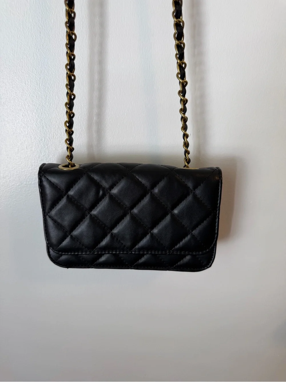 American Eagle Black Chain-Shoulder Crossbody Bag